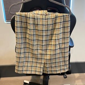 Vintage Burberry skirt. Size 0-2. Knee length